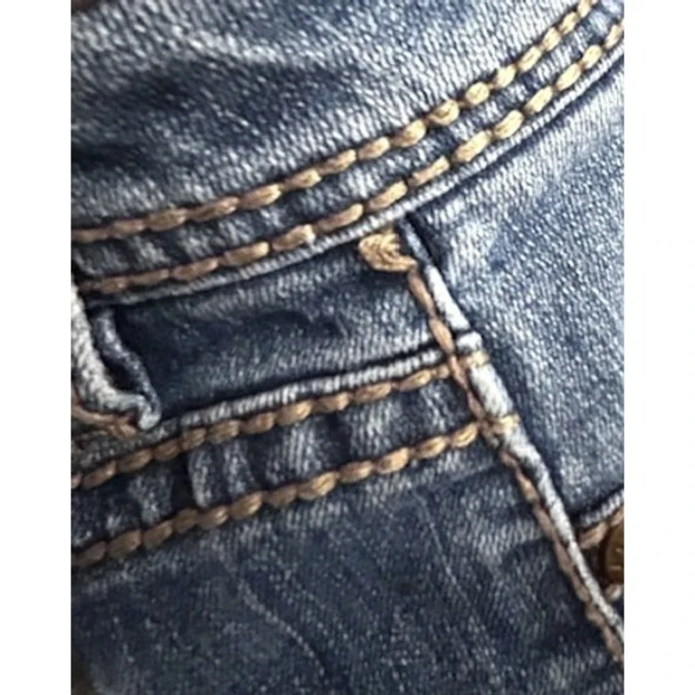 Nine West Cropped Jeans Womens Sz 8/29 Blue Denim Embroidered Sequin Back Pocket